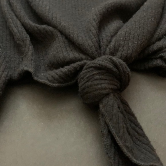 Forever 21 Long Sleeve Front Tie Crop Top - Picture 9 of 10